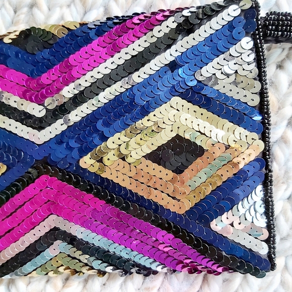Geometric Sequin Wristlet/Clutch - Picture 7 of 8